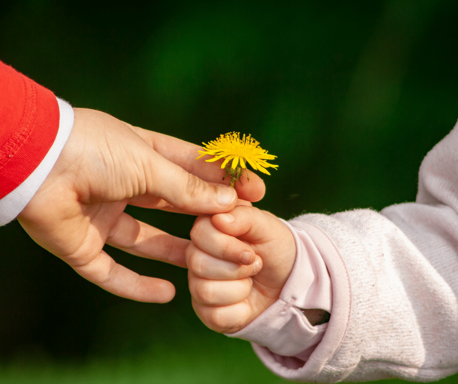 simple-ways-to-encourage-kindness-in-kids-parent-influence